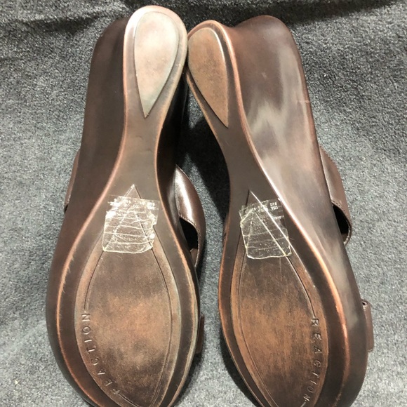 Reaction Kenneth Cole Womens Clear Vision Brown Toe Loop Wedge Sandals Size 8.5 - Picture 7 of 9